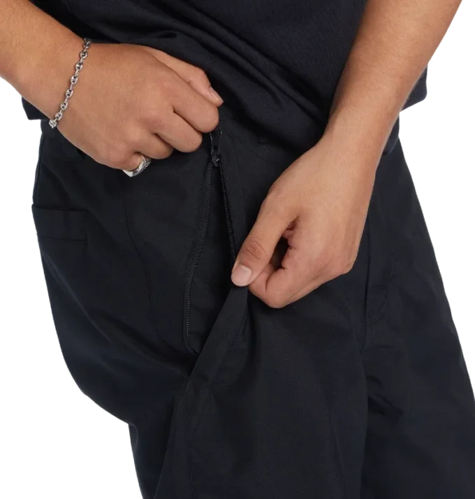 Pantaloni chino izolați pentru bărbați