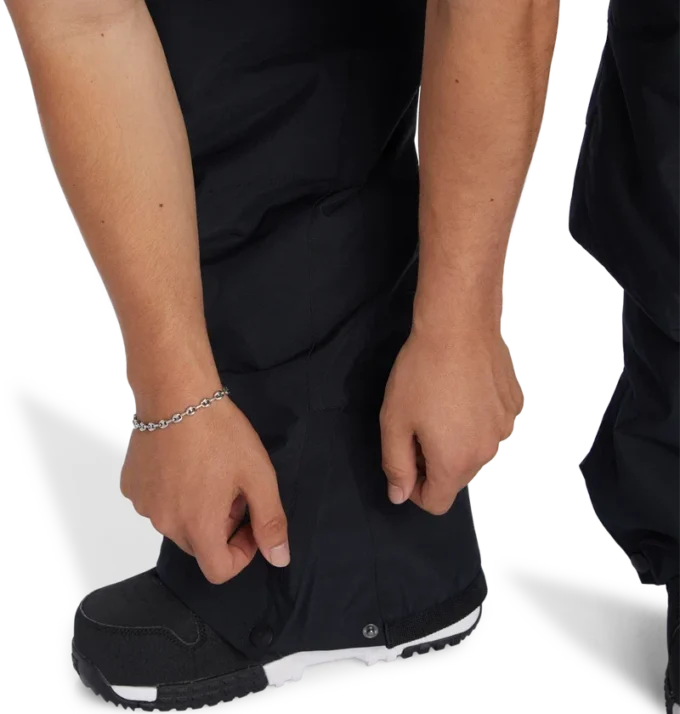 Pantaloni chino izolați pentru bărbați